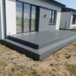 Medinė terasa su laiptu