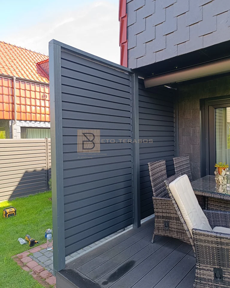 Lauko terasos žaliuzių pavydžiai