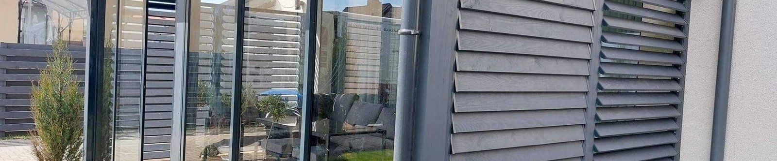 Stiklinė terasa Klaipėdoje — aliuminio konstrukcija su grūdintu stiklu RAL 7016