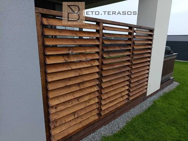 Lauko terasos žaliuzių pavydžiai