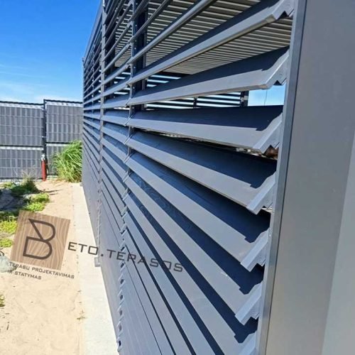 Lauko terasos žaliuzių pavydžiai